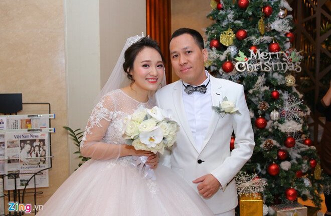 Cô dâu Nhật Thủy hạnh phúc bên ông xã hơn 14 tuổi