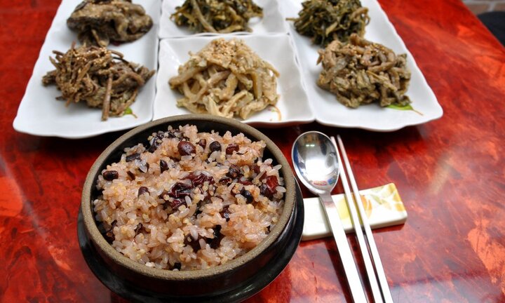 Vì sao nên ăn gạo còn cám thay vì gạo trắng?