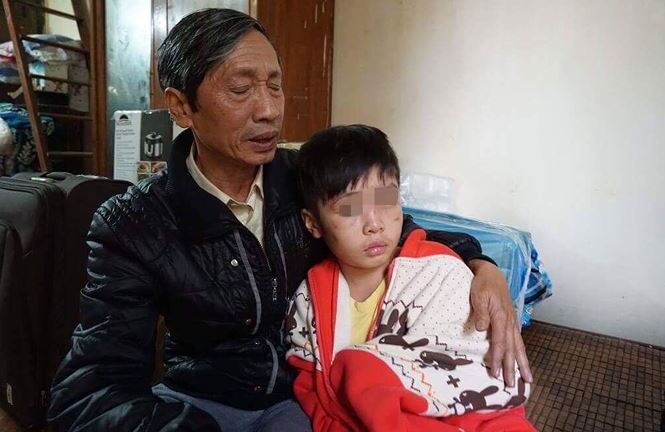 Cháu bé 10 tuổi bị bạo hành: Mẹ kế khai lý do đánh con chồng