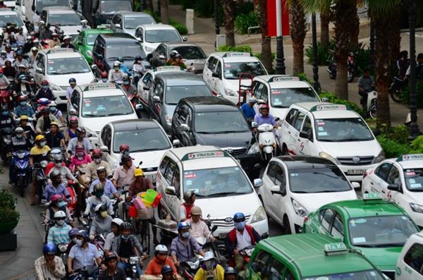 Từ 1/1/2018, dừng đăng kiểm ô tô không đáp ứng được mức khí thải