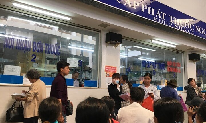Bộ trưởng Y tế: Thuốc có gì mà để giá cao thế?