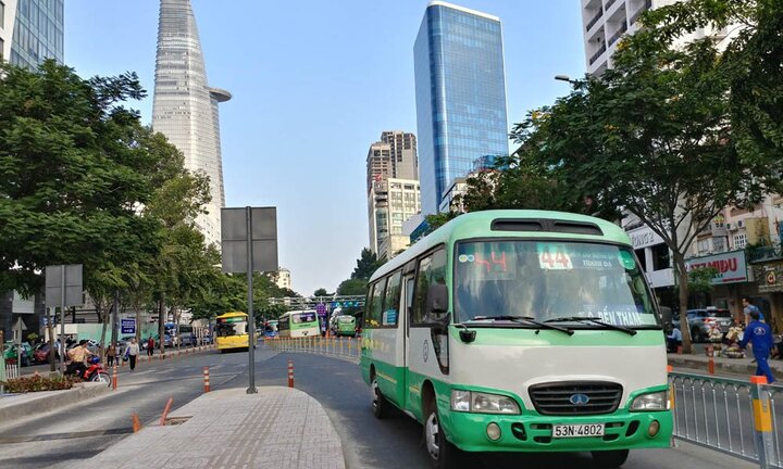 Trạm xe buýt 8,5 tỷ đồng sang chảnh nhất Sài Gòn có gì?