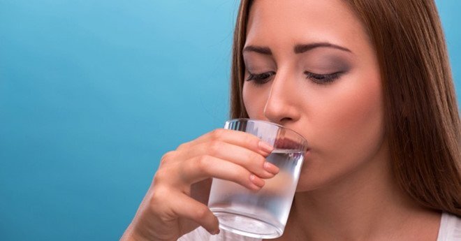 Tác dụng bất ngờ khi uống nước lạnh vào buổi sáng