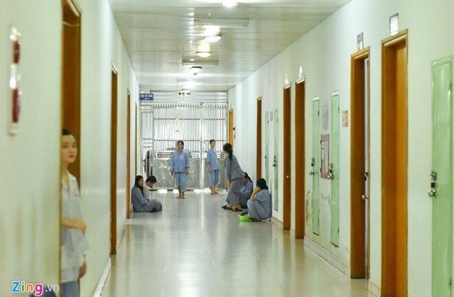 Sau sinh, mẹ trầm cảm, bỏ chăm con vì nghiện Facebook