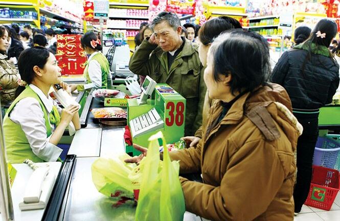 TS Bùi Đức Thụ: 'Tăng thuế VAT ảnh hưởng trực tiếp người nghèo'