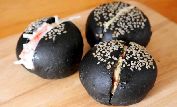 Bắt chước Hà Hồ, đi tìm loại bánh đen sì nhưng bổ dưỡng, cực tốt cho sức khỏe