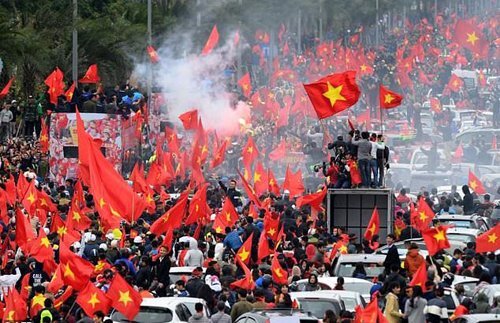 Táo Kinh tế báo cáo gì về năm Đinh Dậu với Ngọc Hoàng?