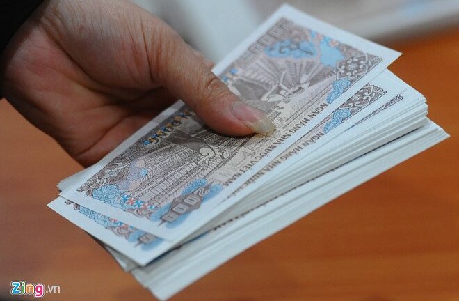 Đổi tiền mới sát Tết: Phí chợ đen tăng, khan mệnh giá nhỏ