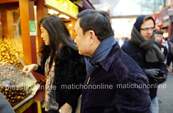 Phát hiện Thaksin và Yingluck cùng đi mua sắm tại Bắc Kinh