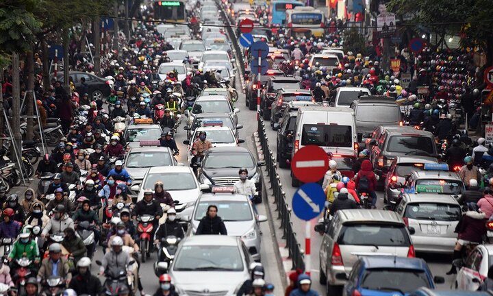 Đổ xô sắm Tết, tuyến phố thời trang Hà Nội tê liệt