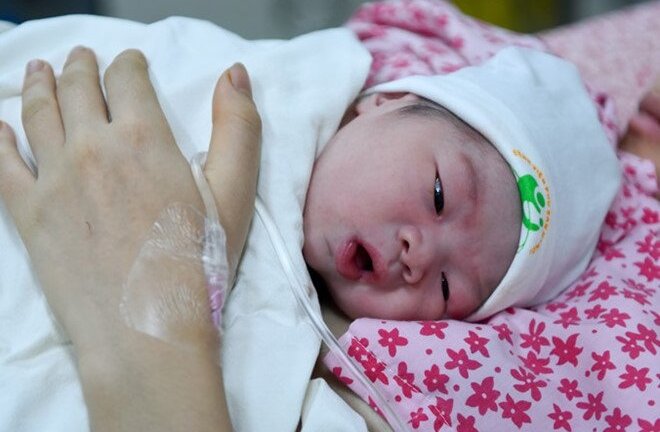 Những con số biết nói 7 ngày Tết: 19.062 trẻ chào đời, 107.721 người nằm viện...