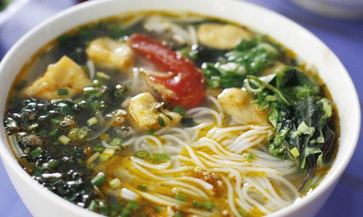 'Chặt chém' đầu năm: 150.000 đồng/bát bún vỉa hè