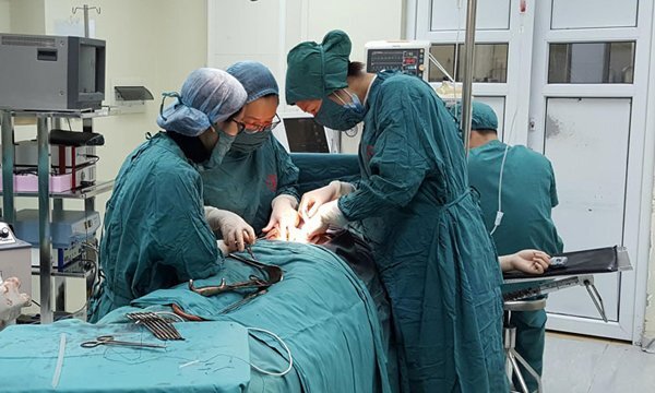 Ca bắt con hiếm gặp cứu thai phụ vỡ tử cung, rau cài răng lược