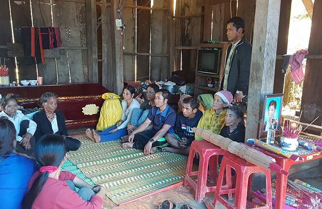 Cả làng náo loạn vì 3 người chết, hơn 20 người nhập viện nghi ngộ độc rượu