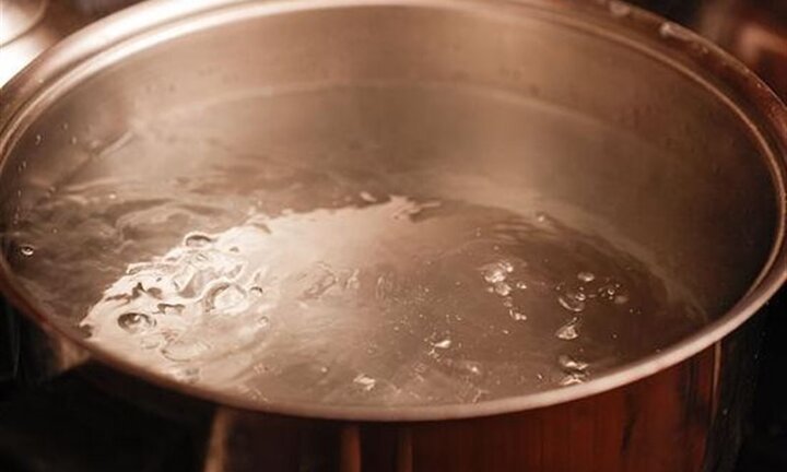 Người phụ nữ bất ngờ lên cơn động kinh ngã vào nồi nước sôi