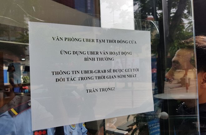 Lo chuyện Uber sáp nhập Grab, tài xế tìm đến văn phòng