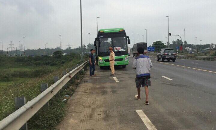 Người đàn ông nhịn ăn, đi bộ 6 ngày trốn khỏi bãi vàng