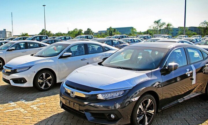 Ô tô loạn giá: Tránh mất tiền oan, đồng loạt rủ nhau ngừng mua xe
