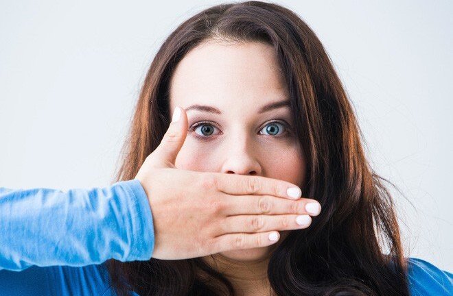 Hơi thở có mùi khó ngửi là dấu hiệu cảnh báo vấn đề sức khỏe gì?