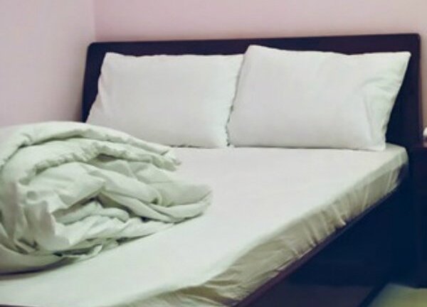 Dùng chung khăn, chăn đệm tại nhà nghỉ 'giá bèo', cẩn thận rước bệnh tình dục