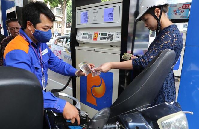 Đề xuất xóa sổ xăng RON 95: Lại cắt quyền lựa chọn của dân?