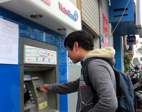 Sau Agribank, đến lượt Vietinbank và BIDV tăng phí rút tiền ATM