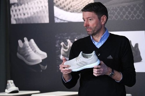 Gia công giày Adidas đang chuyển dịch từ Trung Quốc sang Việt Nam