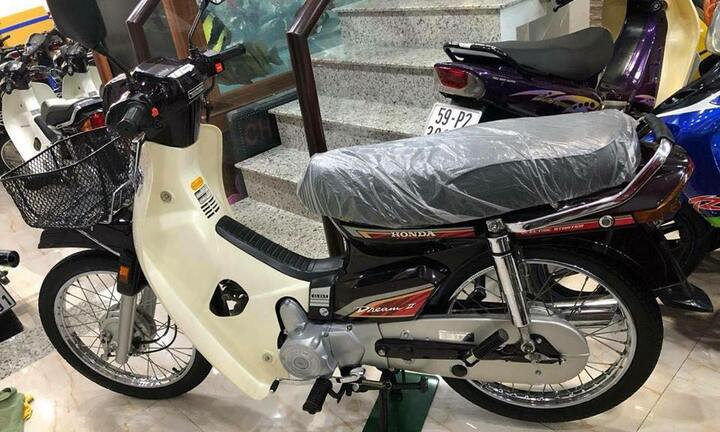Honda Dream II 2002 còn 'zin' chưa đổ xăng, rao bán 1,2 tỷ đồng nhiều người 'ngã ngửa'