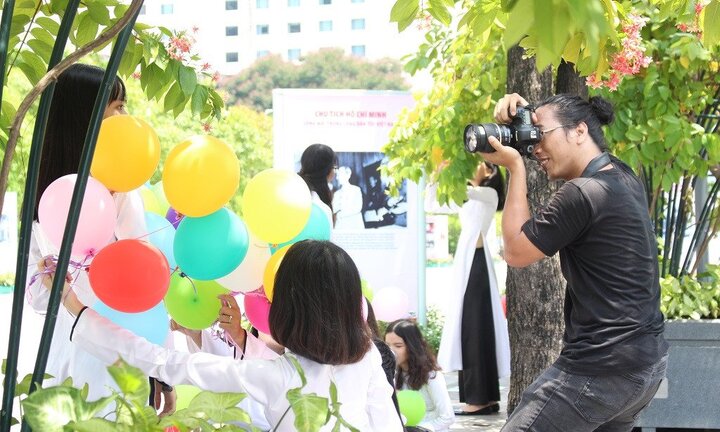 Kiếm vài chục triệu đồng mỗi ngày nhờ rộ phong trào chụp ảnh kỷ yếu