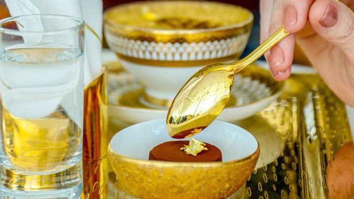 Khám phá nhà hàng chuyên dùng vàng để trang trí món ăn tại Dubai