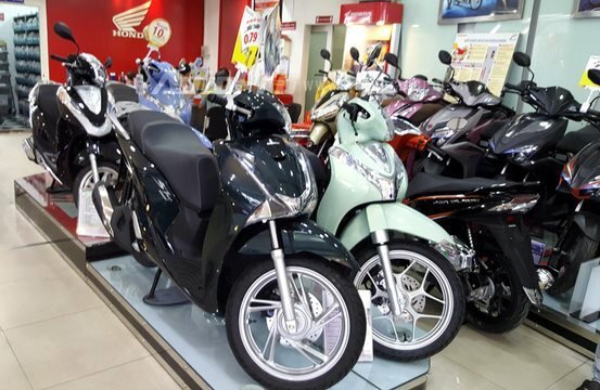 Xe máy đồng loạt tăng giá, dân buôn ăn chênh gần 6.000 tỷ đồng của dân