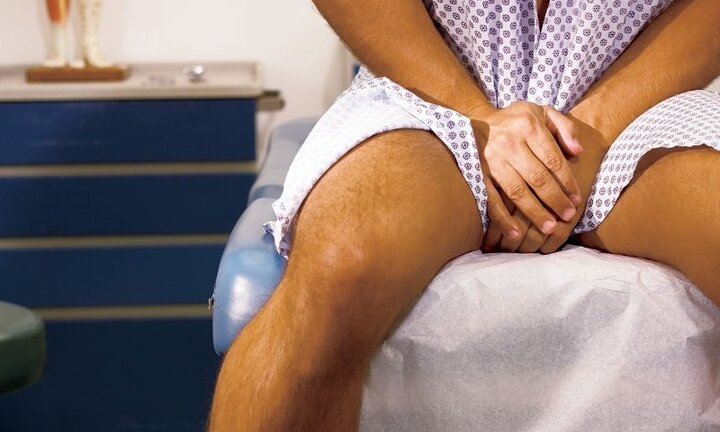 Hội chẩn xuyên quốc gia cứu quý ông bơm silicon vào cậu nhỏ