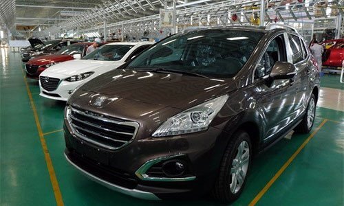 Xe lắp ráp ồ ạt giảm giá trước 'cơn bão' ôtô nhập khẩu