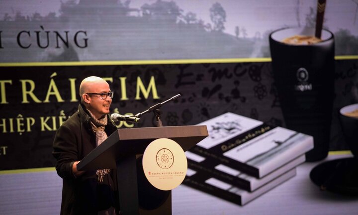 Những hình ảnh gây bất ngờ của Đặng Lê Nguyên Vũ sau 5 năm vắng bóng