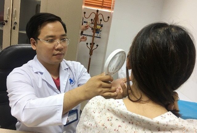 Nhiều bà bầu gặp biến chứng vì đắp lá chữa sùi mào gà