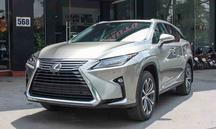 Loạt xe nhập khẩu tư nhân đáng chú ý mới về nước