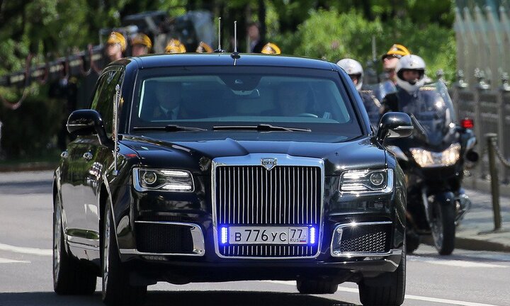 Xe limousine Cortege của Tổng thống Putin đến Phần Lan