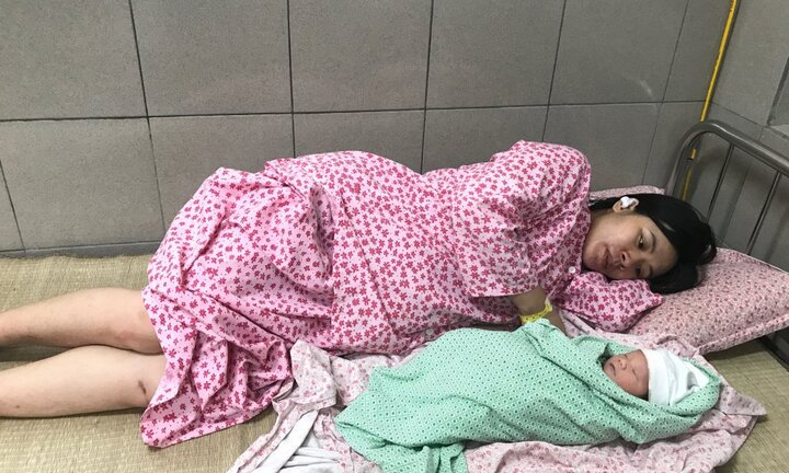 Trao nhầm con ở Hà Nội: Rất dễ nhầm con nếu mẹ nhập viện cấp cứu phải gây mê lập tức