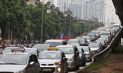 Nhiều người Việt có tiền mua ôtô, không mua được văn hoá lái xe