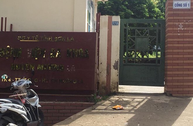 Bé 4 tháng tuổi chết thảm ở Sơn La: Bác sĩ trực chỉ đạo miệng, điều dưỡng tự xử lý