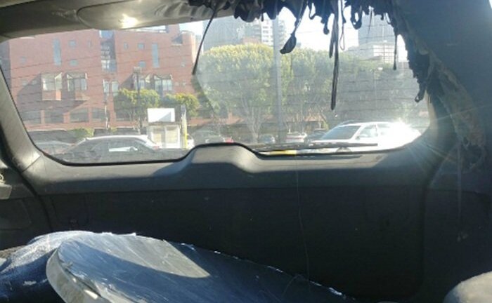 Tài xế để gương cầu trong ôtô, cốp xe bị nung chảy
