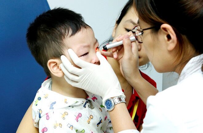 Nhiều trẻ nhỏ mất thị lực vĩnh viễn do không được chữa trị kịp thời