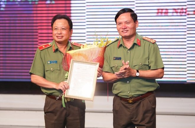 Trao quyết định bổ nhiệm 14 lãnh đạo Cục Truyền thông Công an Nhân dân