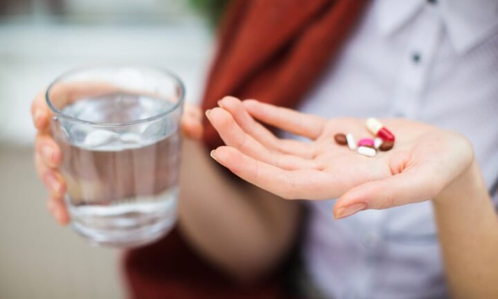 6 loại thuốc tuyệt đối không được uống với nước nóng