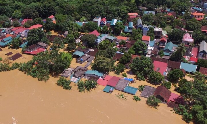 Lũ lên nhanh, hàng trăm nhà ven sông Mã, Thanh Hoá bị nhấn chìm