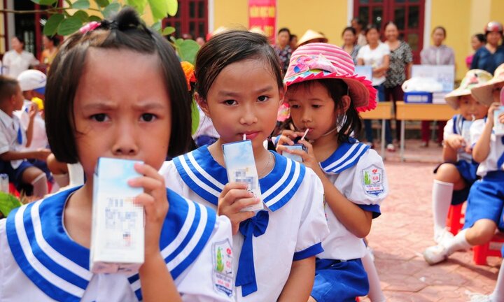 Sữa học đường: Chỉ cần công khai minh bạch, đừng có những cái bắt tay dưới gầm bàn