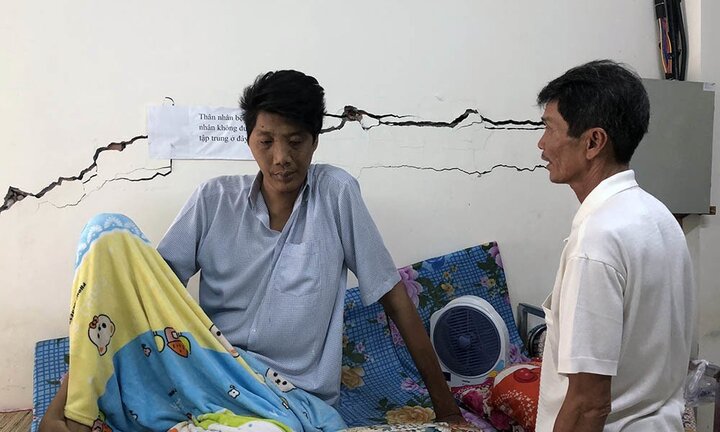 Người đàn ông khổng lồ, cao từ 1,7m lên 2,5m sau đợt sốt kéo dài