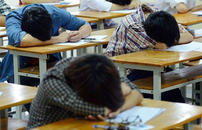 Vì sao hàng nghìn sinh viên TP.HCM có nguy cơ bị đuổi học?
