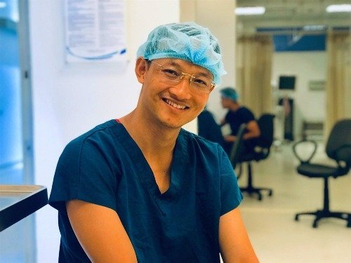 Một ngày làm việc 'kín mít' của bác sĩ phẫu thuật Bệnh viện Việt - Đức