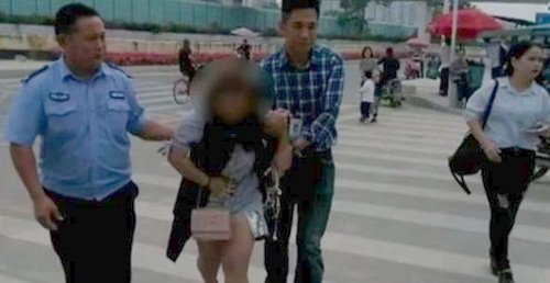 Chảy máu dữ dội khi chờ xe bus, nữ sinh sốc khi biết cục máu đông là phôi thai